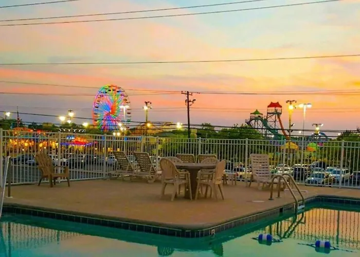Family Sleeps 4! Beach, Boardwalk, Pool And Across From Jolly Rodgers! Apartment *