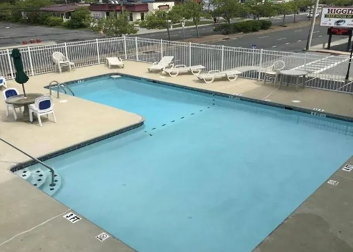 Family Sleeps 4! Beach, Boardwalk, Pool And Across From Jolly Rodgers! Apartment Ocean City
