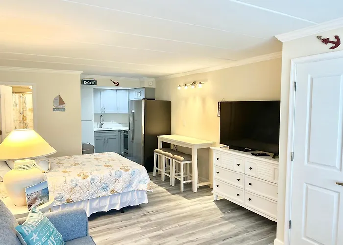 Apartment Family Sleeps 4! Beach, Boardwalk, Pool And Across From Jolly Rodgers!